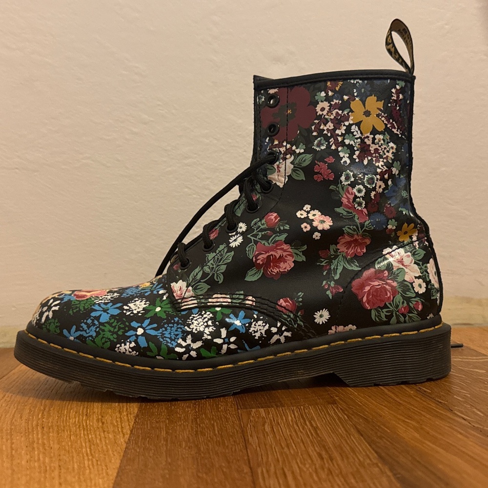 Flower Dr. Martens